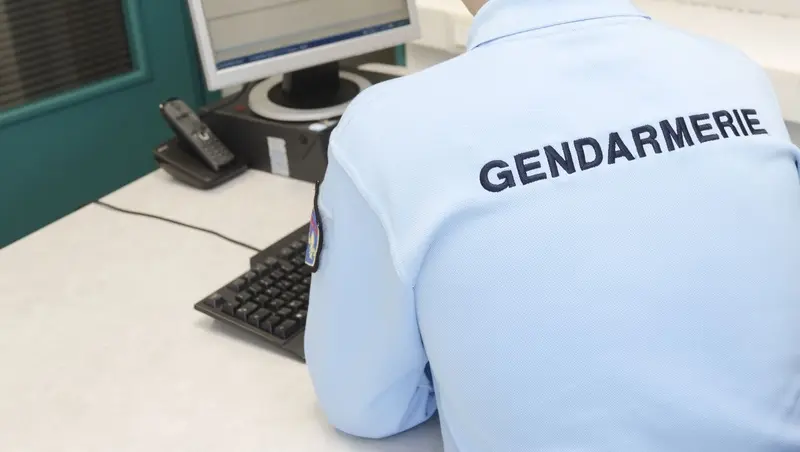 Illustration de Logiciel libre : la gendarmerie a quitté Microsoft pour Linux il y a 20 ans, ses économies sont spectaculaires